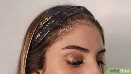 Image titled Apply Eyeshadow in Your Crease Step 14