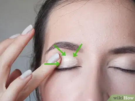 Image titled Do Eyeliner Stacking Step 4