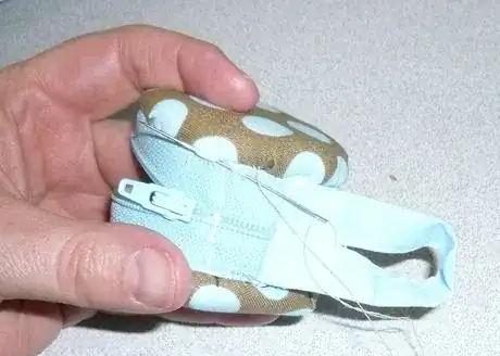 Image titled RP14 zipper to outside