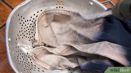 Image titled Dip Dye Jeans Step 10