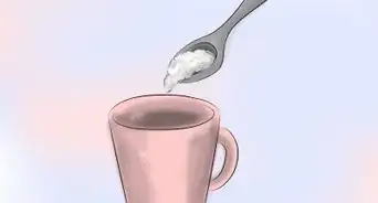 Remove Stains from Tea Cups Using Baking Soda