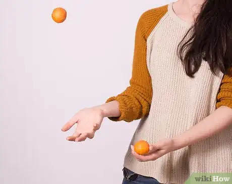 Image titled Teach Juggling Step 7