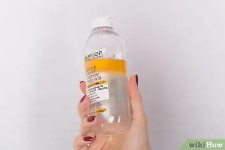 Image titled Apply Lip Tar Step 11