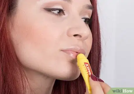 Image titled Use Lip Powder Step 2