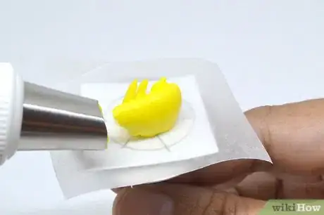 Image titled Make Tulips with Frosting Step 19