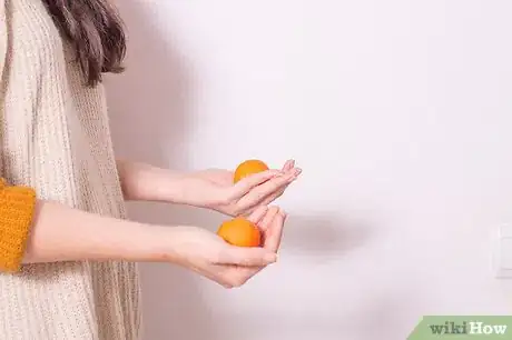 Image titled Teach Juggling Step 5