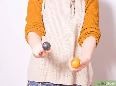 Image titled Teach Juggling Step 9