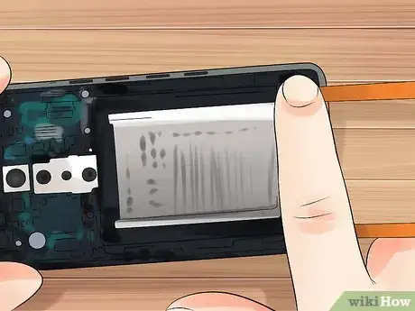 Image titled Remove the Battery from an LG G2 Step 9