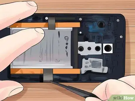 Image titled Remove the Battery from an LG G2 Step 8
