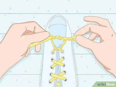 Image titled Teach Your Kids to Tie Their Shoes Step 17