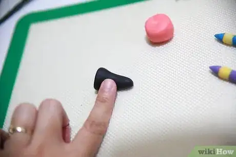 Image titled Make Edible Makeup Cake Decorations Step 13