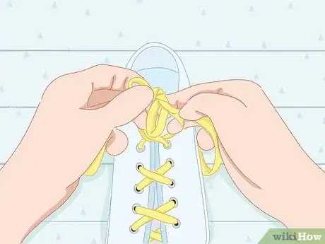 Image titled Teach Your Kids to Tie Their Shoes Step 16