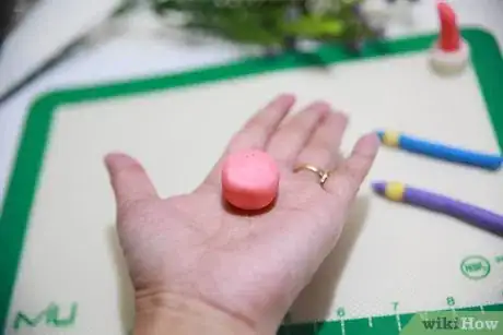 Image titled Make Edible Makeup Cake Decorations Step 12