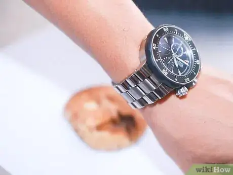 Image titled Make a Mushroom Spore Print Step 4