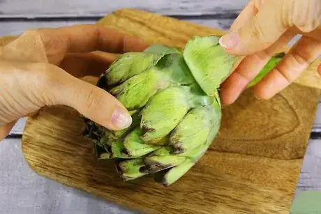 Image titled Cut Artichokes Step 4
