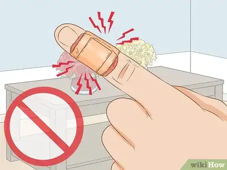 Image titled Apply Different Types of Bandages Step 13