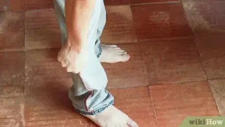 Image titled Taper Jeans Step 1