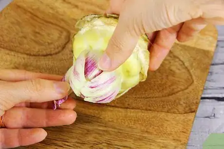 Image titled Cut Artichokes Step 6