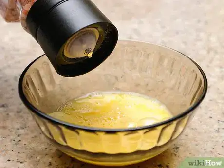 Image titled Freeze Eggs Step 3