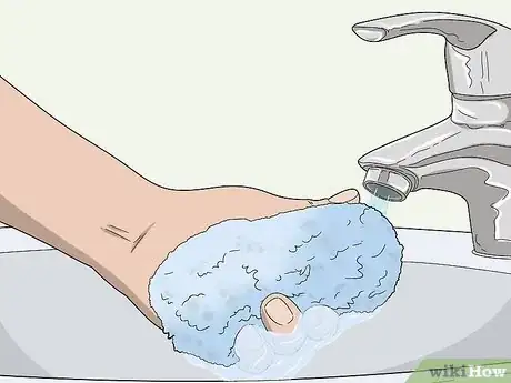 Image titled Sponge Paint a Bathroom Step 14