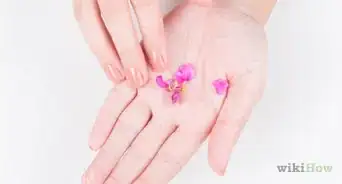 Remove the Smell of Bleach from Your Hands