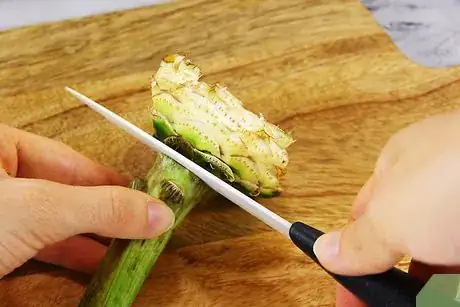 Image titled Cut Artichokes Step 8