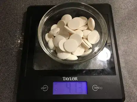 Image titled Cat_Themed_Cupcakes_CandyMelts.jpeg