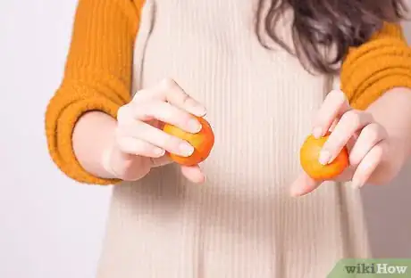 Image titled Teach Juggling Step 6