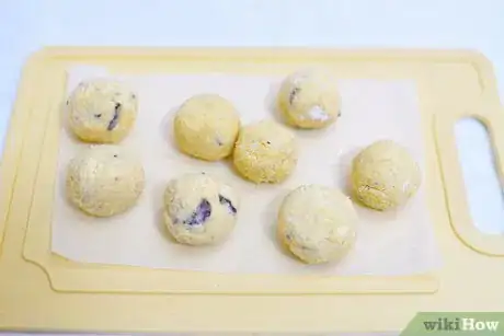Image titled Make White Chocolate Cookie Truffles Step 11
