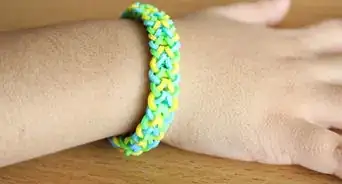 Make an Inverted Fishtail Bracelet from Rainbow Loom