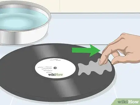 Image titled Clean a Record Step 6