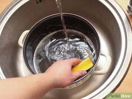 Image titled Clean a Dutch Oven Step 2