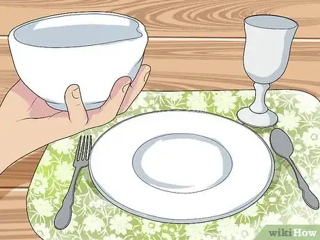 Image titled Make Mealtime Easier for an Alzheimer's Patient Step 10