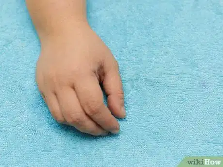 Image titled Strap a Thumb Step 13