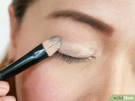 Image titled Apply Subtle Eyeshadow Step 3
