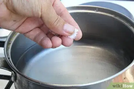 Image titled Cook Stone Crab Claws Step 1