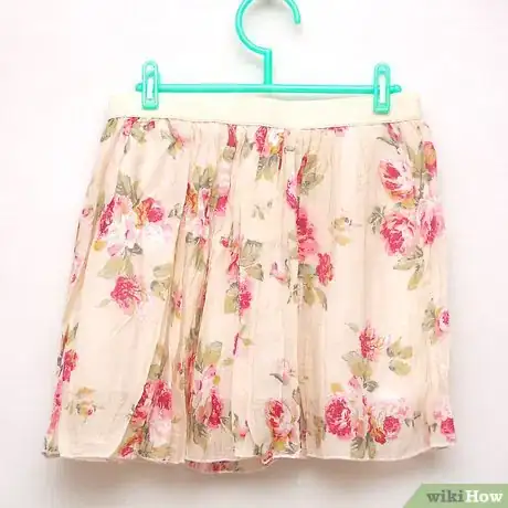 Image titled DressParisianChic Step 1