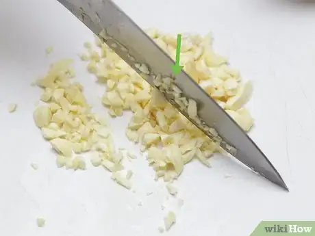 Image titled Make Garlic Paste Step 2