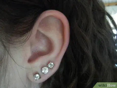 Image titled Wear Nail Polish Colors That Contrast and Brighten Your Outfit Step 4