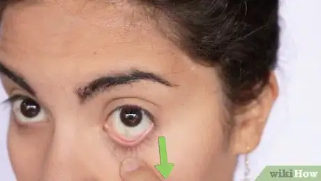 Image titled Apply Eyeliner to the Waterline Step 3