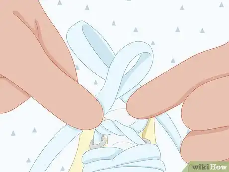 Image titled Teach Your Kids to Tie Their Shoes Step 11