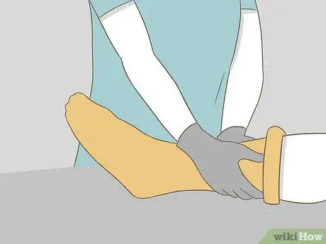 Image titled Apply Splints Step 13