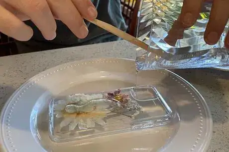 Image titled Pour epoxy resin.jpeg