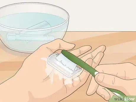 Image titled Dry a Safety Razor Step 9