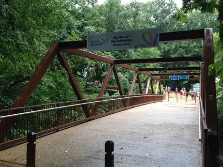 Image titled Busch Gardens Williamsburg Bridge from Parking to Entrance