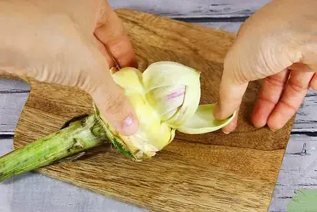 Image titled Cut Artichokes Step 5
