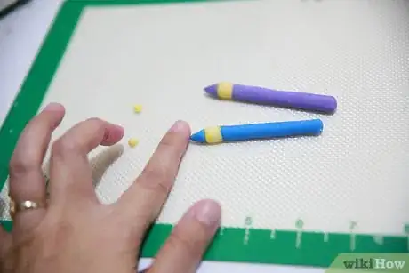 Image titled Make Edible Makeup Cake Decorations Step 11