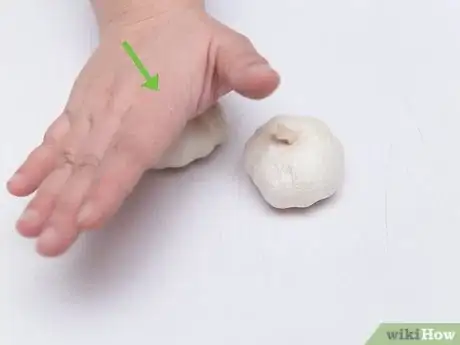 Image titled Use Garlic Against Stress and Toxins for a Better Mood Step 1