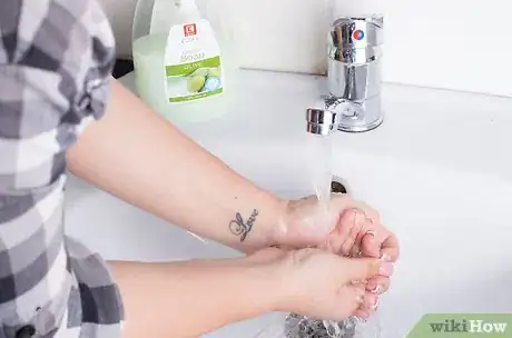 Image titled Make Your Eyelashes Grow Step 4