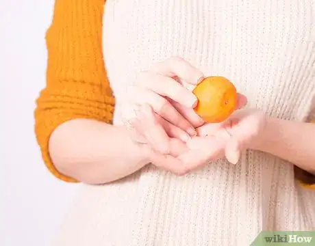 Image titled Teach Juggling Step 1